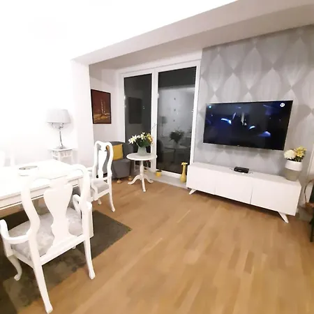 Aida Apartament *